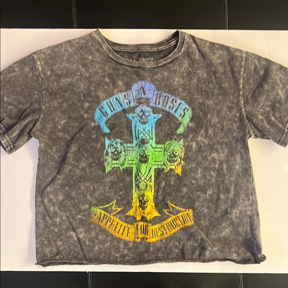 Women’s cropped Guns N’ Roses tee, size medium